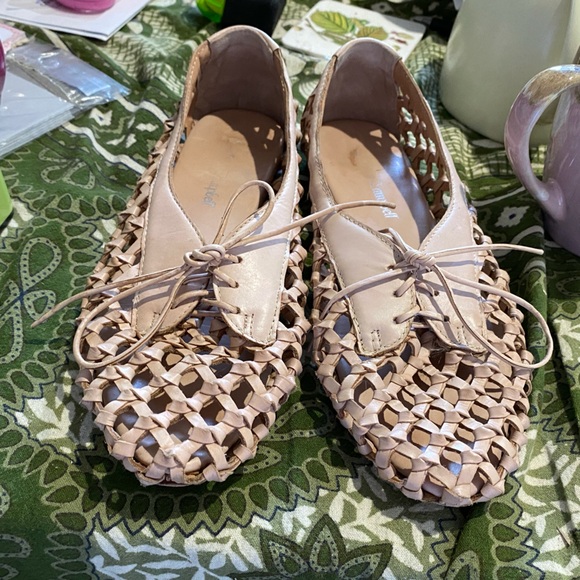Jeffrey Campbell Leather Open Weave Tie Shoes.  Size 8US, 39EU.  EUC. Neutral - Picture 9 of 13